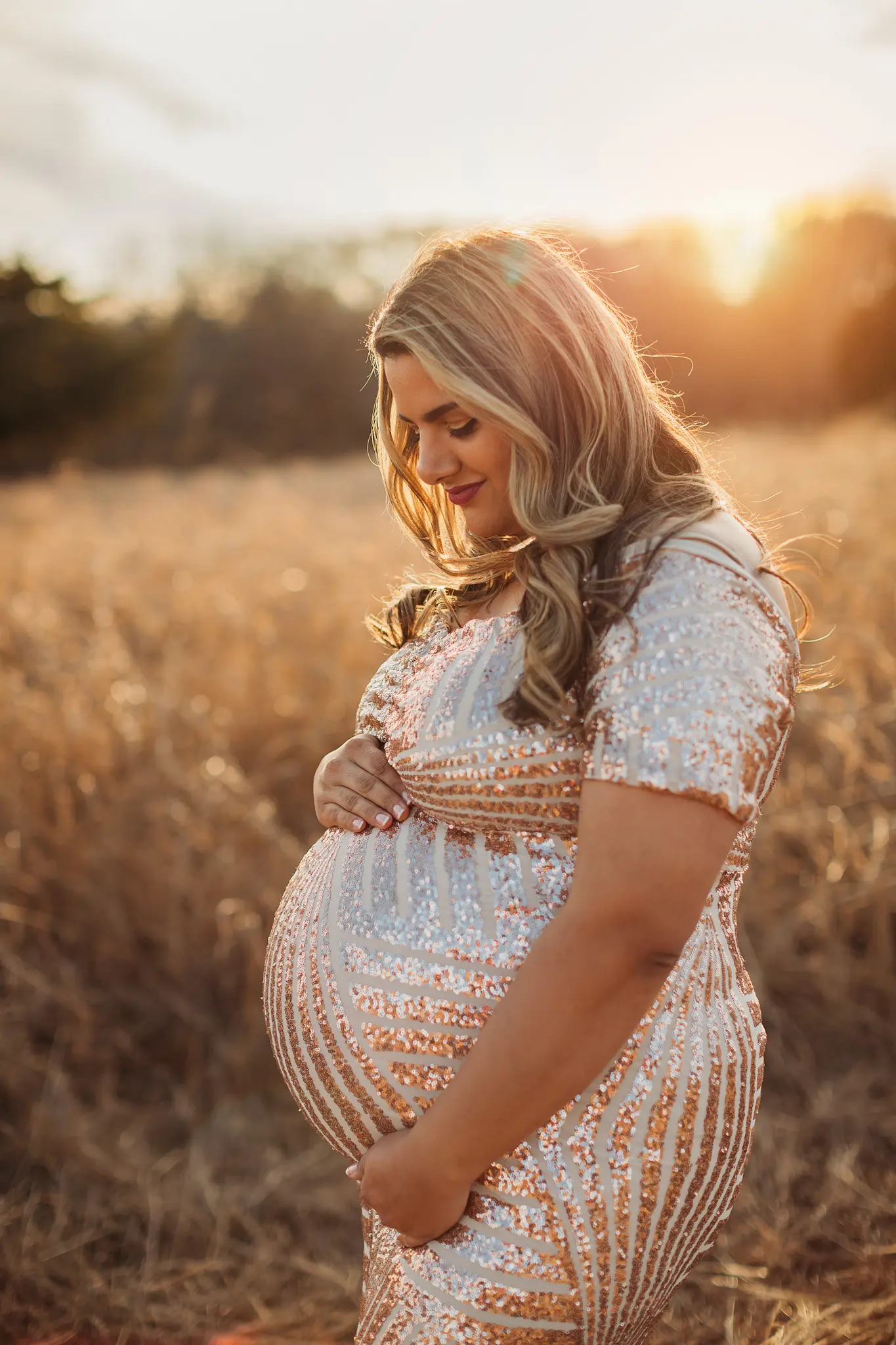 Maternity-session-pregnant-mom-baby-bump-field-golden-hour-Mckinney-texas-oshey-vargas-photography-04