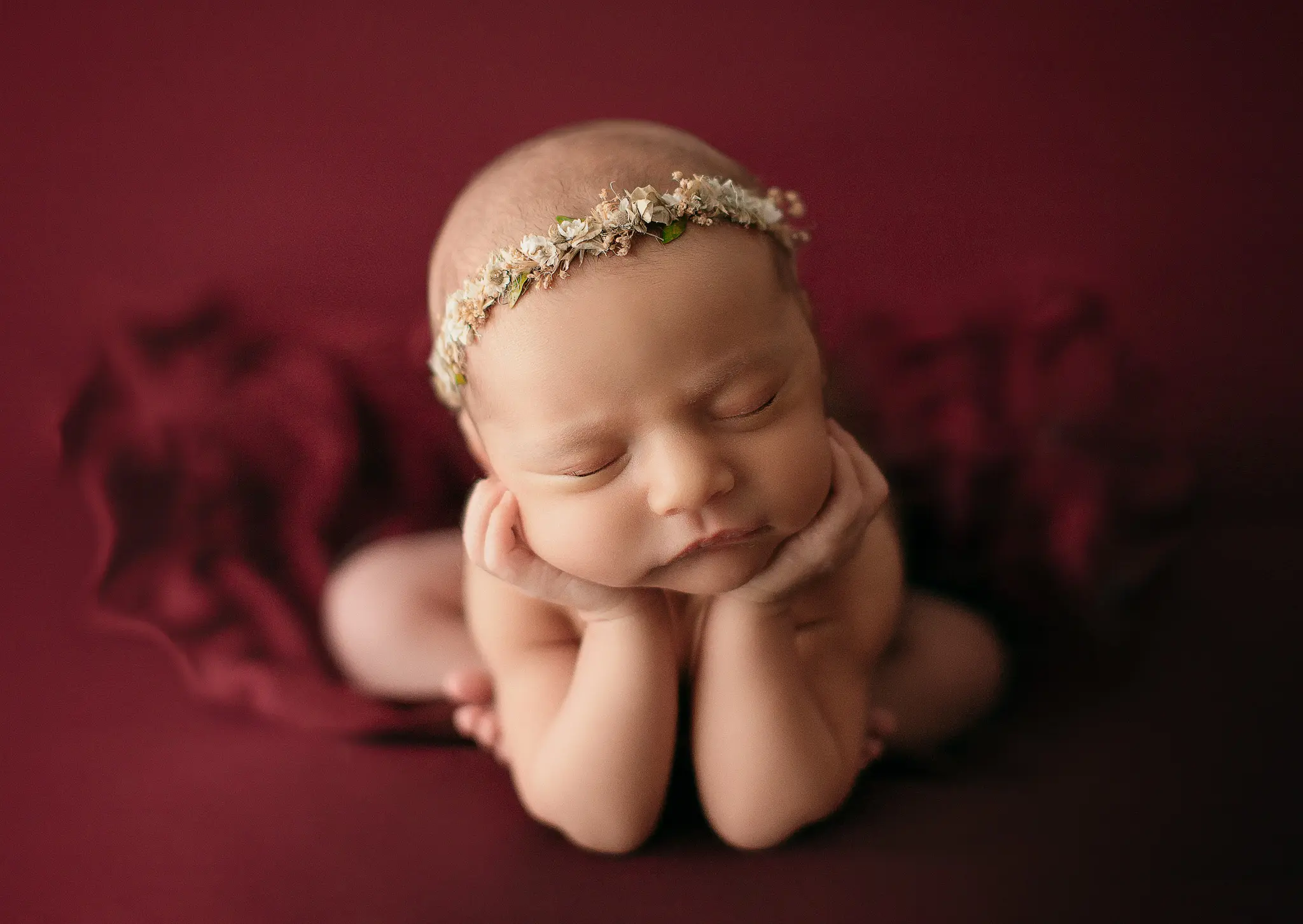 oshey-vargas-photography-newborn-session-frisco-texas-baby-girl-bucket-studio-posed-froggy-red-01