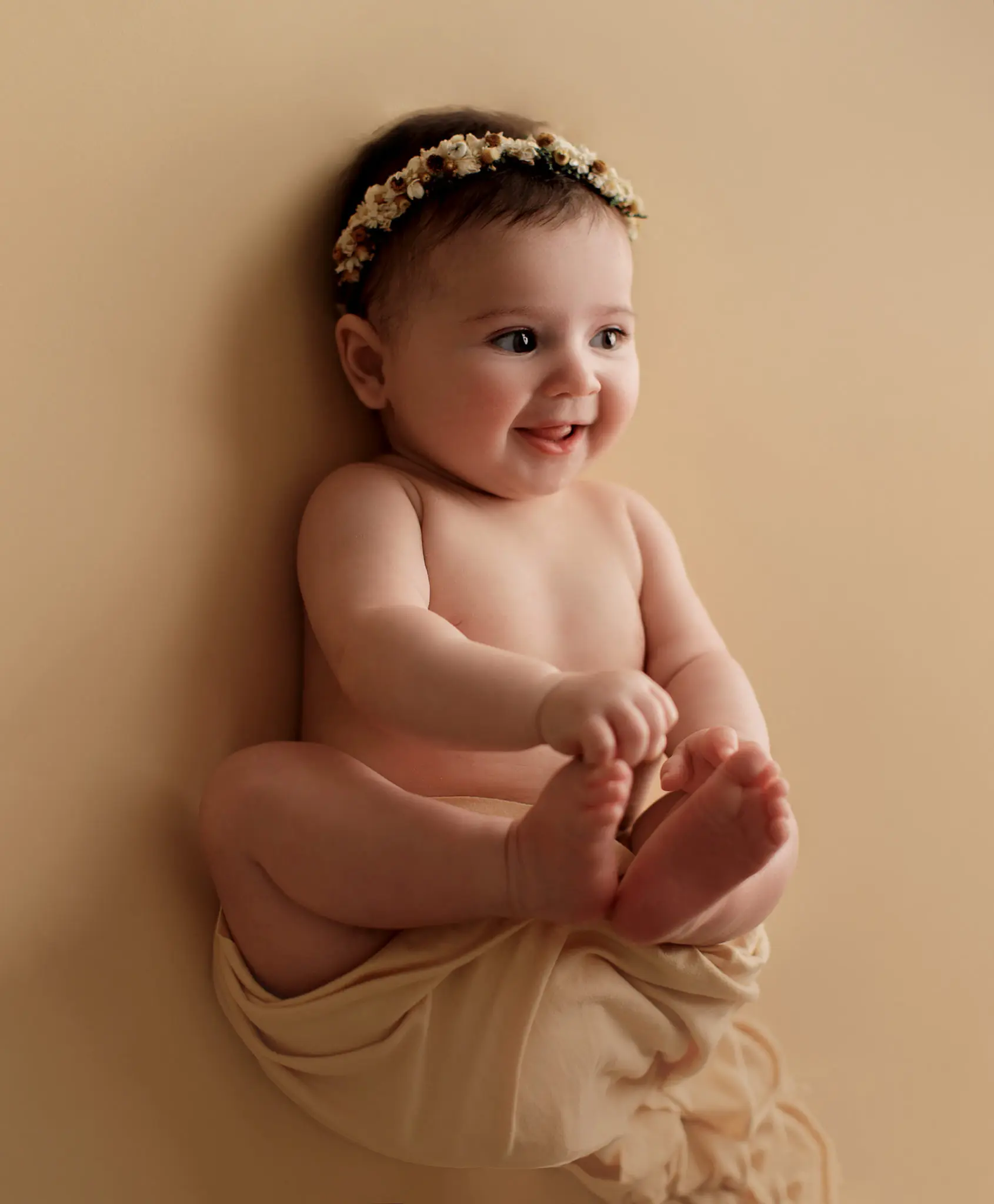 milestone-photography-oshey-vargas-photography-portrait-developing-expressions-smiling-baby-yellow-mckinney-texas