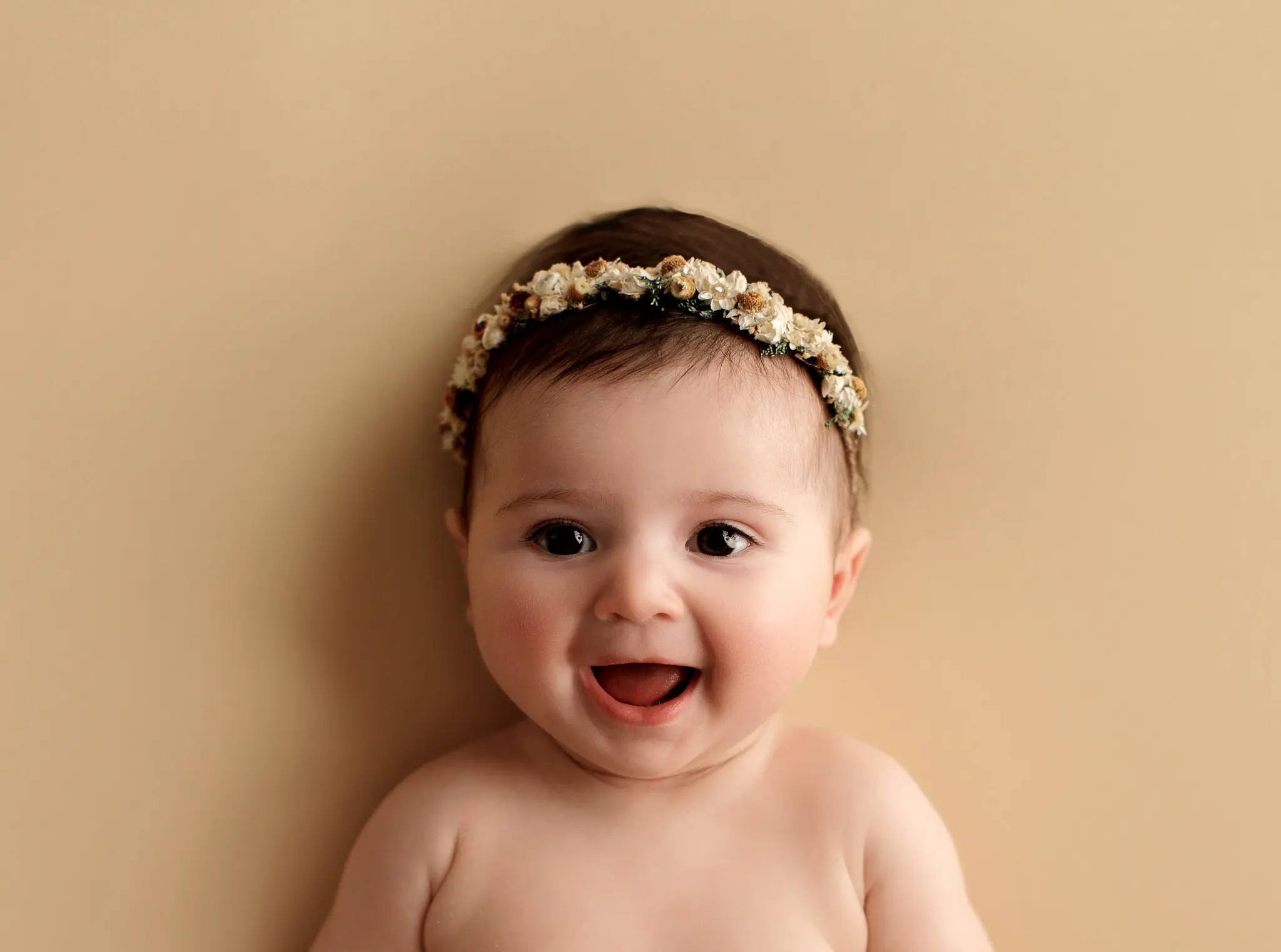 milestone-photography-oshey-vargas-photography-portrait-changing-expressions-smiling-baby-yellow-mckinney-texas