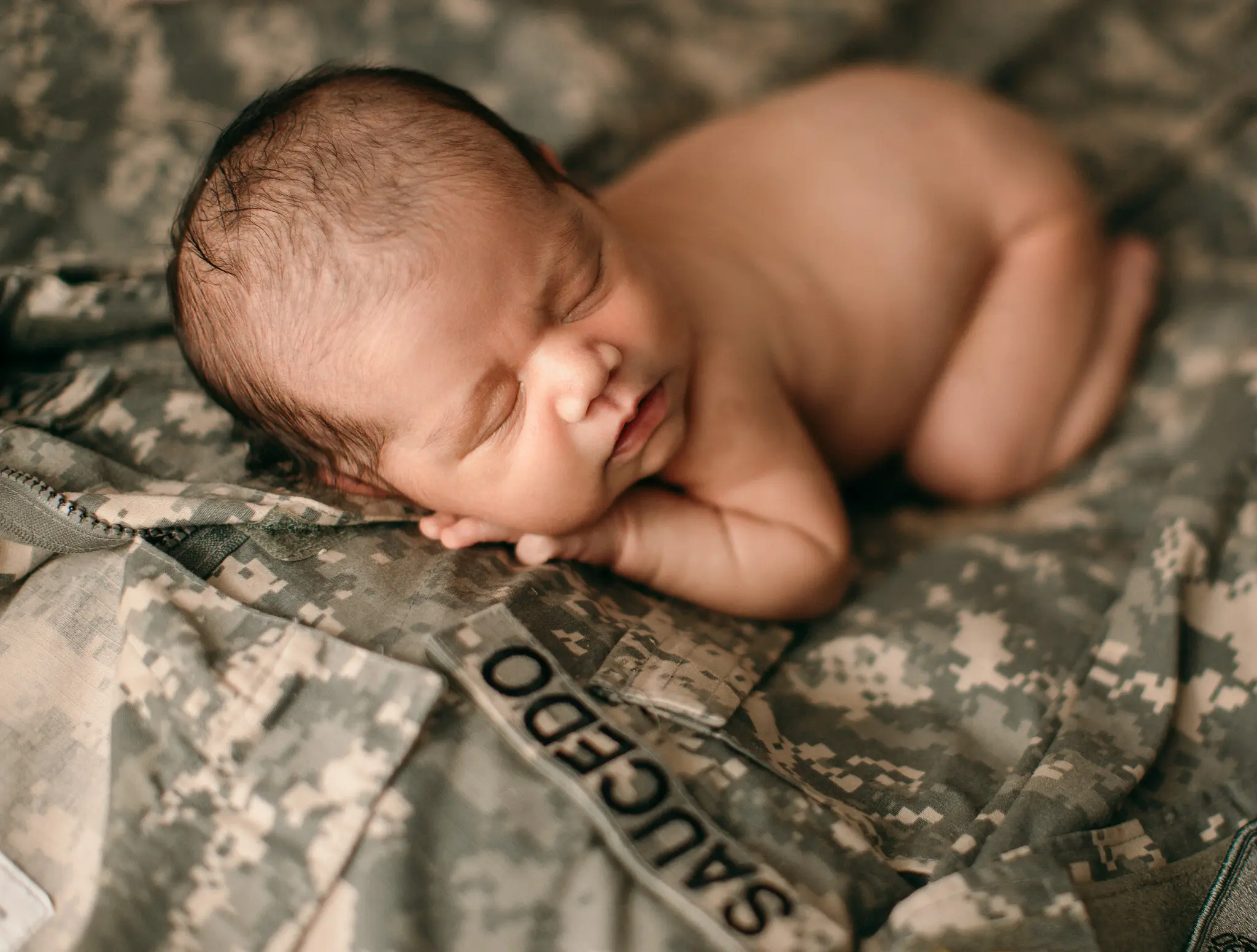 newborn-session-oshey-vargas-photography-baby-expecting-portraitsl-girl-pink-oshey-vargas-photography-06