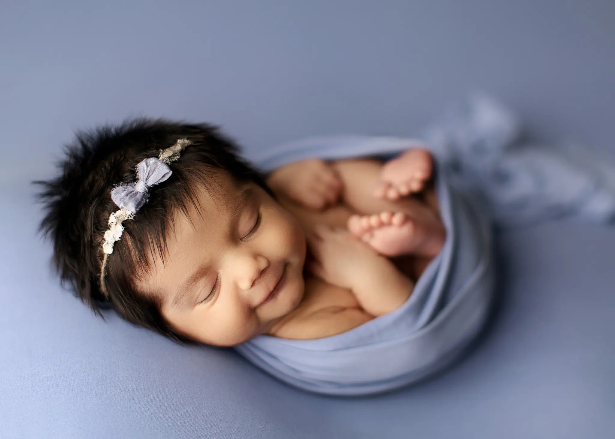 studio-baby-girl-bucket-newborn-session-studio-oshey-vargas-photography-01