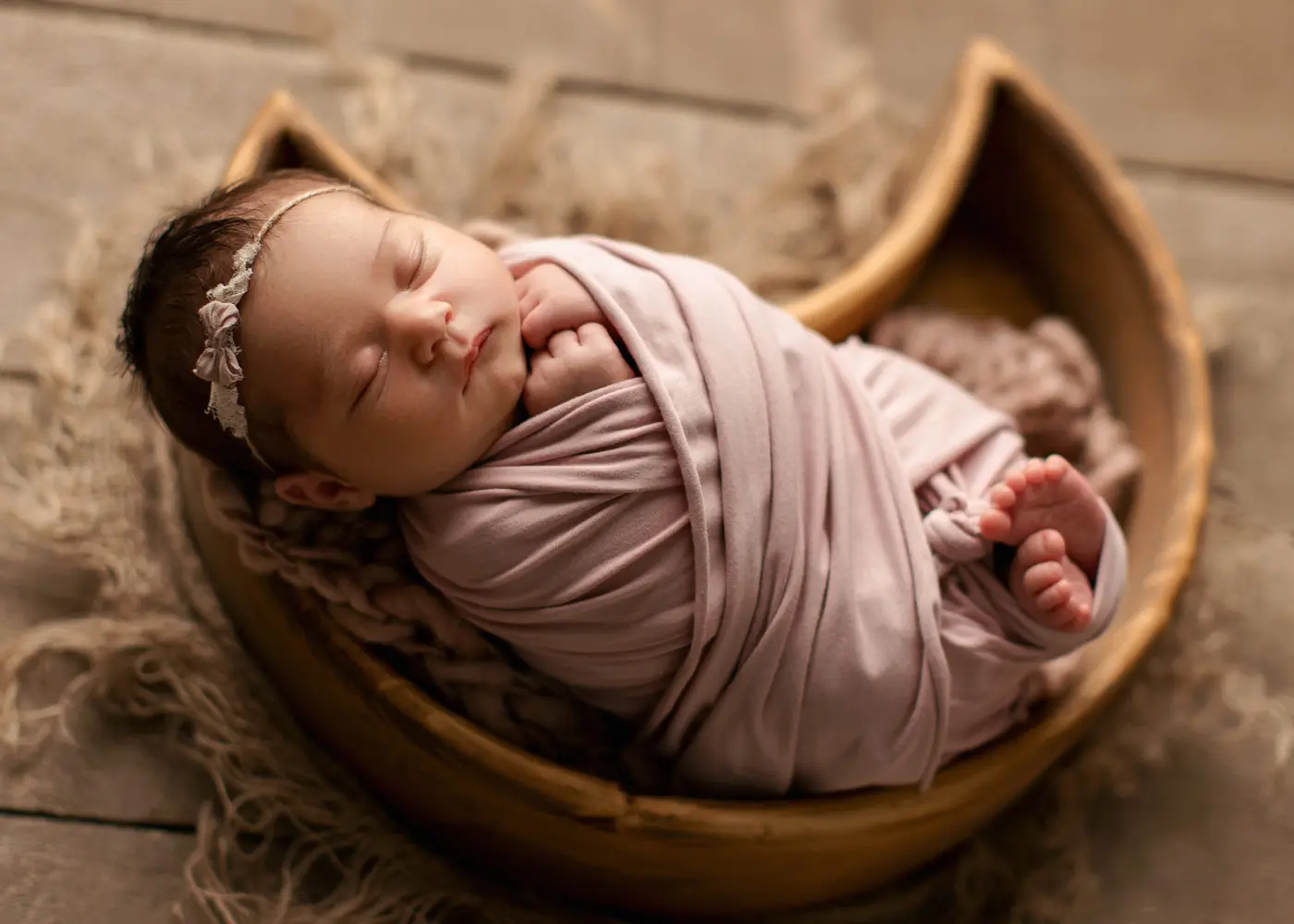 newborn-photography-Frisco-tx-girl-baby-posed-studio-bw-pink-oshey-vargas-photography-11_2