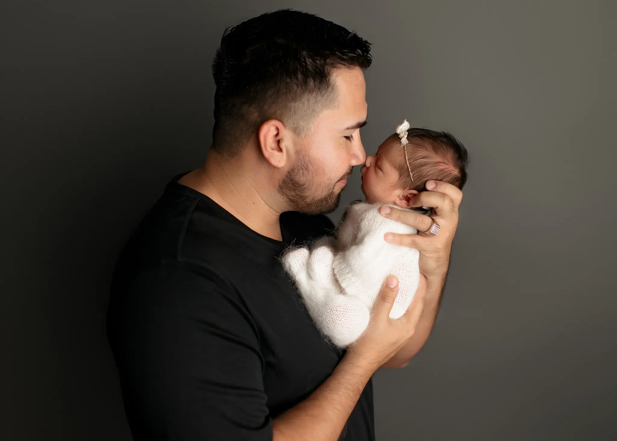newborn-photography-Frisco-tx-girl-baby-posed-studio-bw-pink-oshey-vargas-photography-16_2