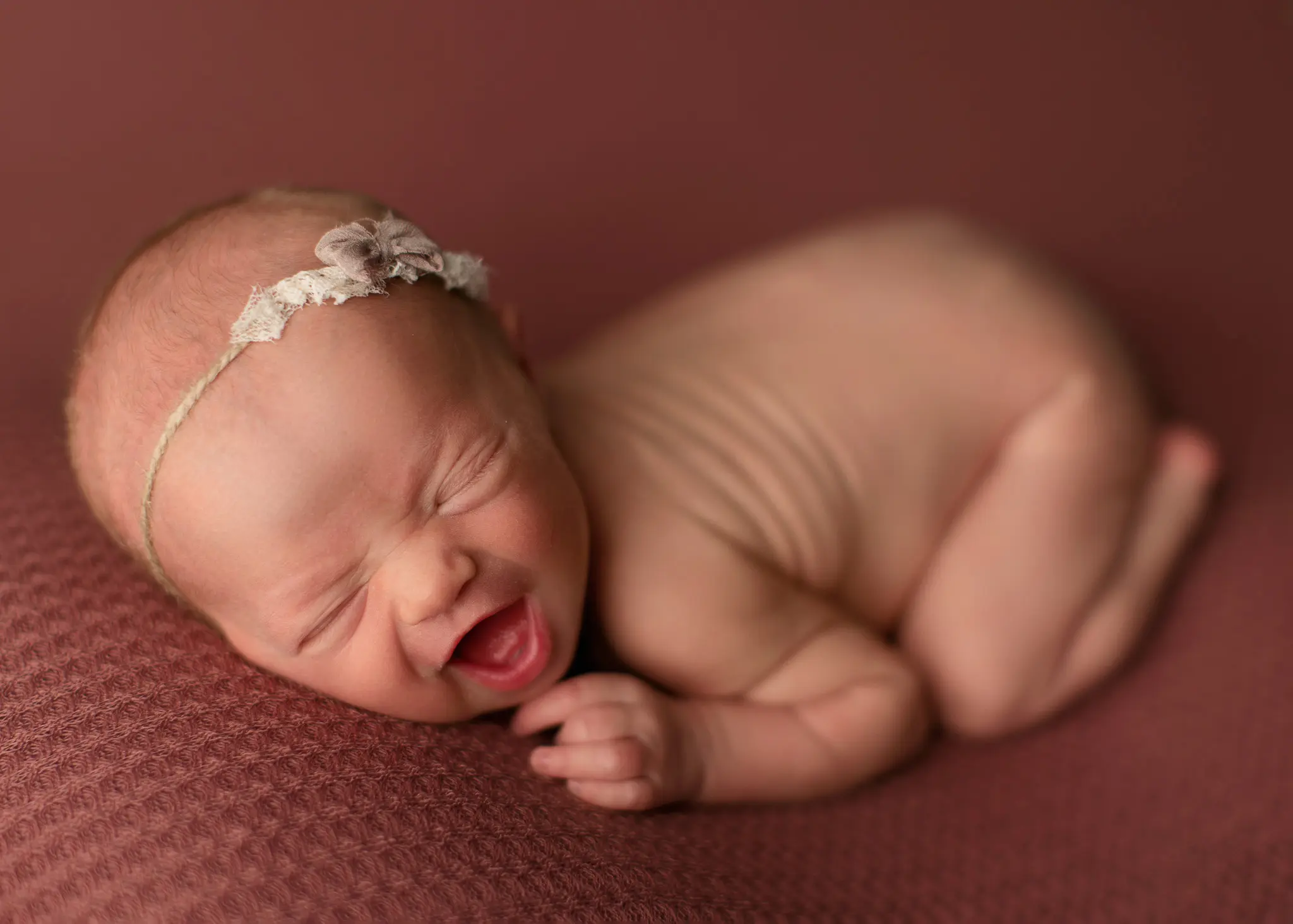 newborn-session-frisco-texas-girl-baby-posed-studio-smiling-familyoshey-vargas-photography-04