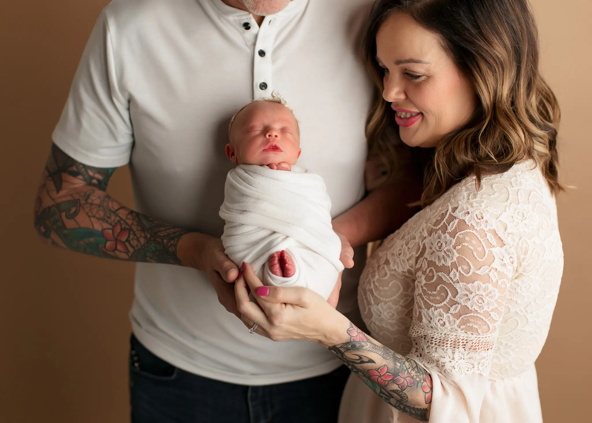 newborn-session-frisco-texas-girl-baby-posed-studio-smiling-familyoshey-vargas-photography-13