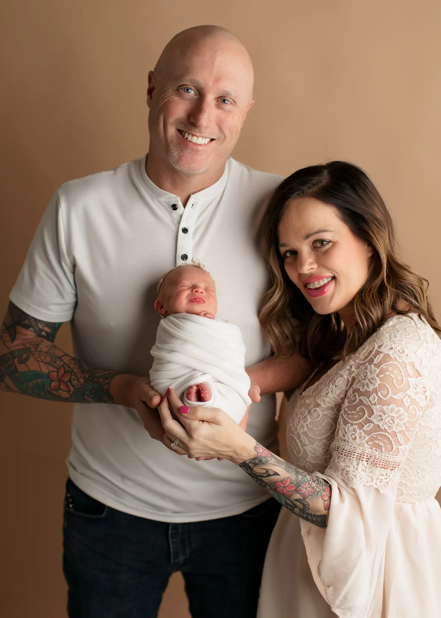 newborn-session-frisco-texas-girl-baby-posed-studio-smiling-familyoshey-vargas-photography-14