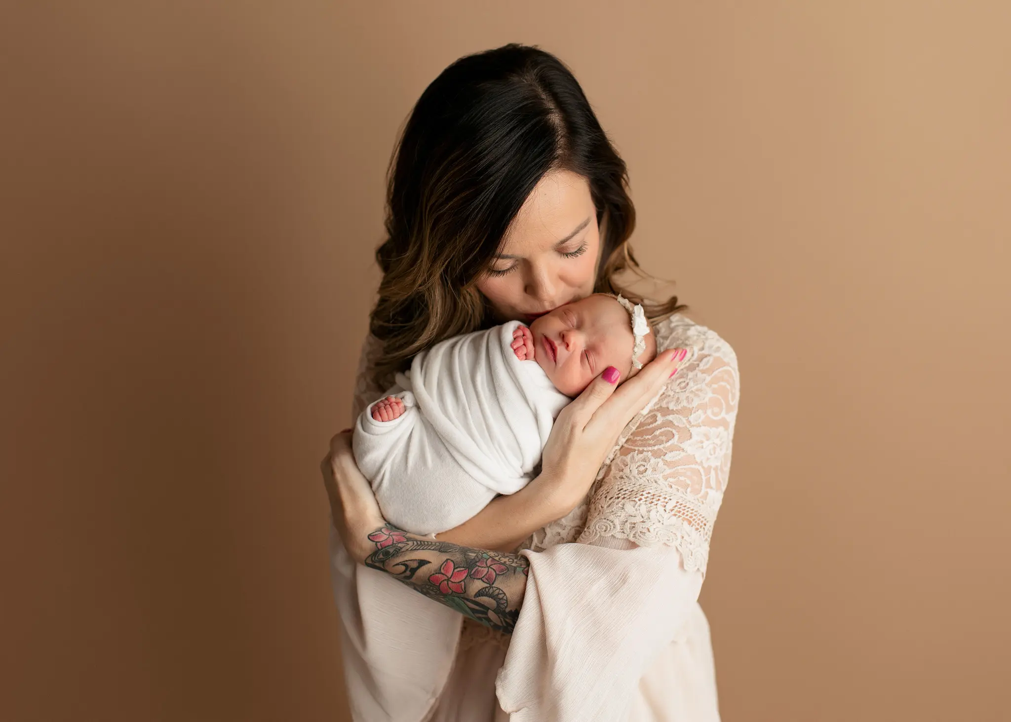 newborn-session-frisco-texas-girl-baby-posed-studio-smiling-familyoshey-vargas-photography-16