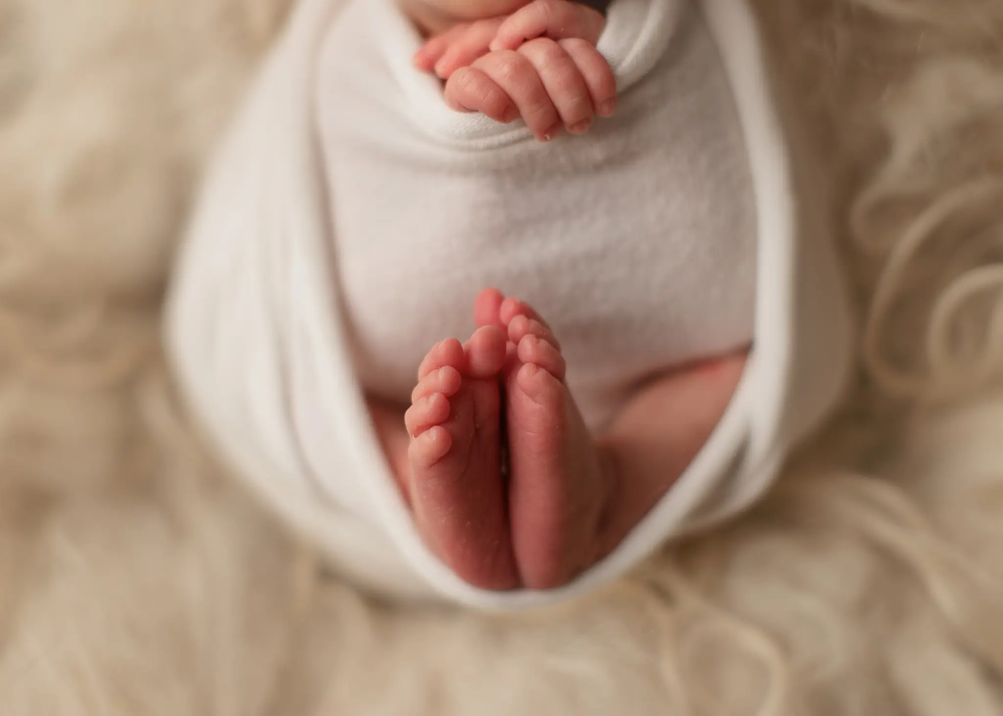 newborn-session-frisco-texas-girl-baby-posed-studio-smiling-familyoshey-vargas-photography-25