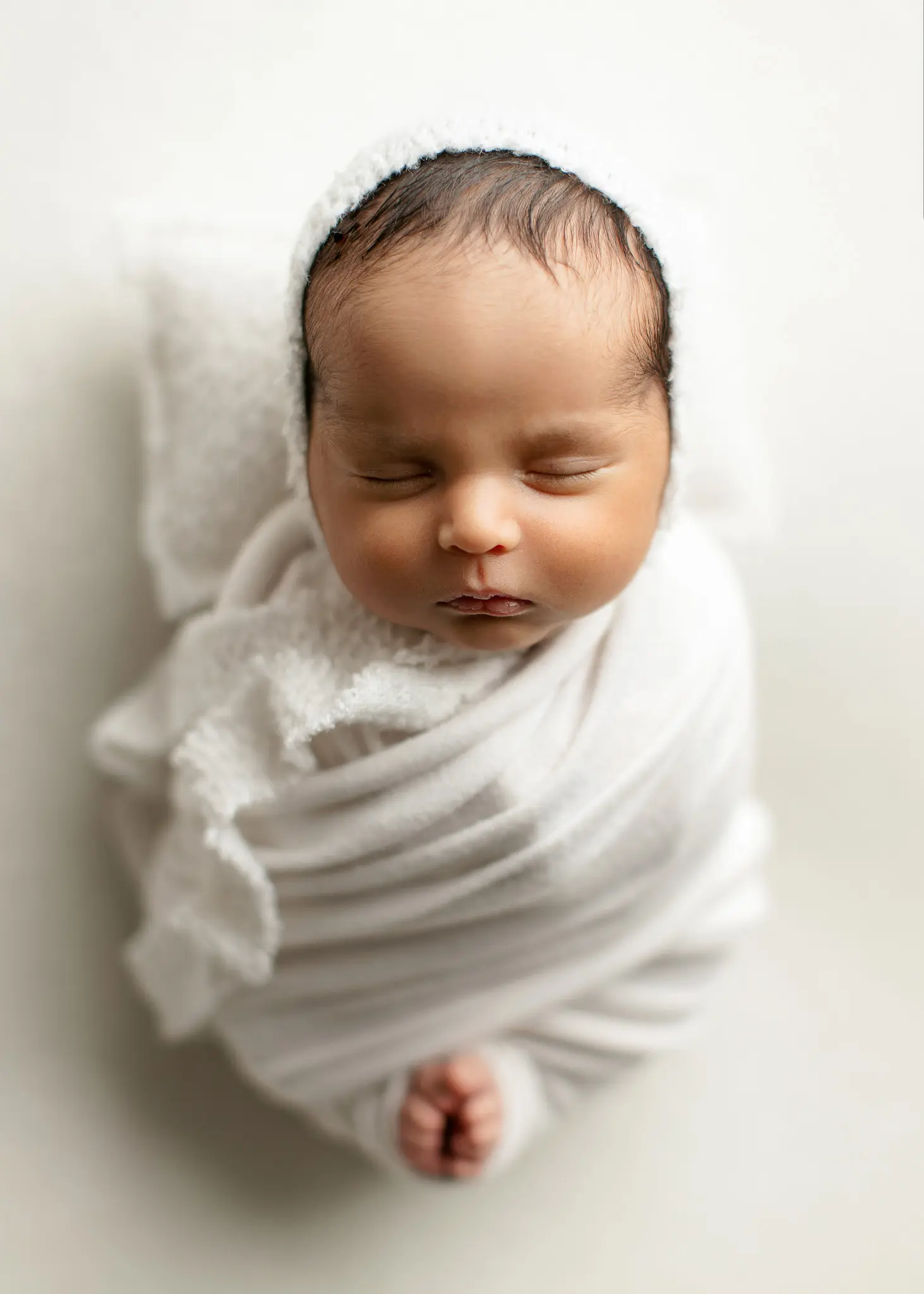 frisco-tx-newborn-session-baby-photos-portraits-studio-posed-luxury-oshey-vargas-photography-04