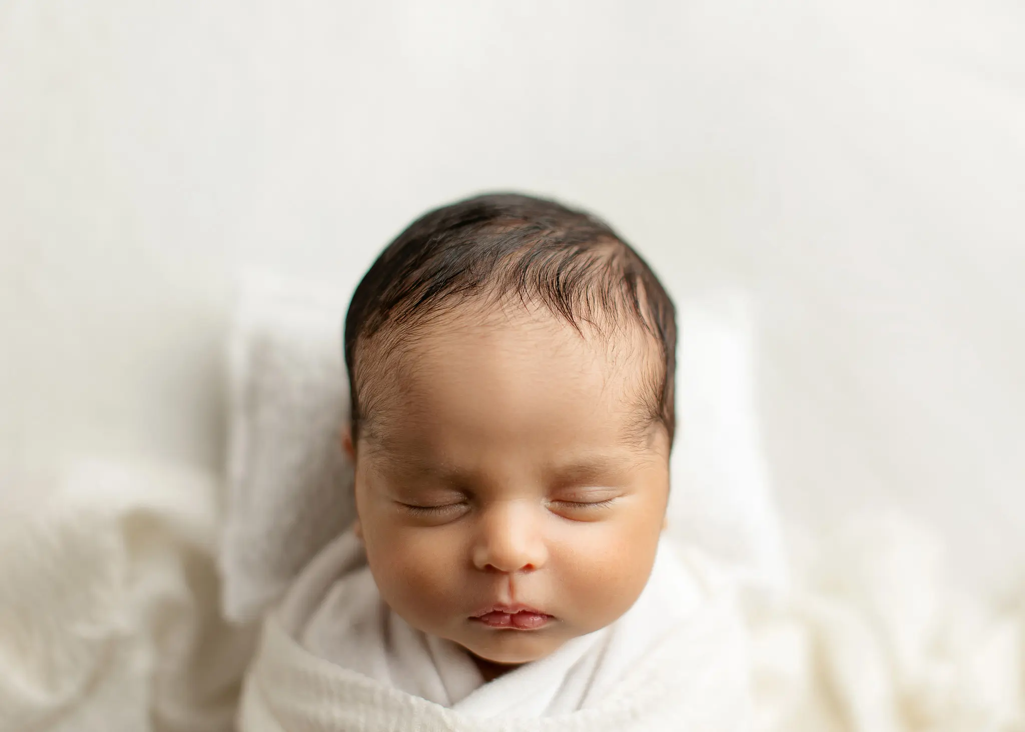 frisco-tx-newborn-session-baby-photos-portraits-studio-posed-luxury-oshey-vargas-photography-05