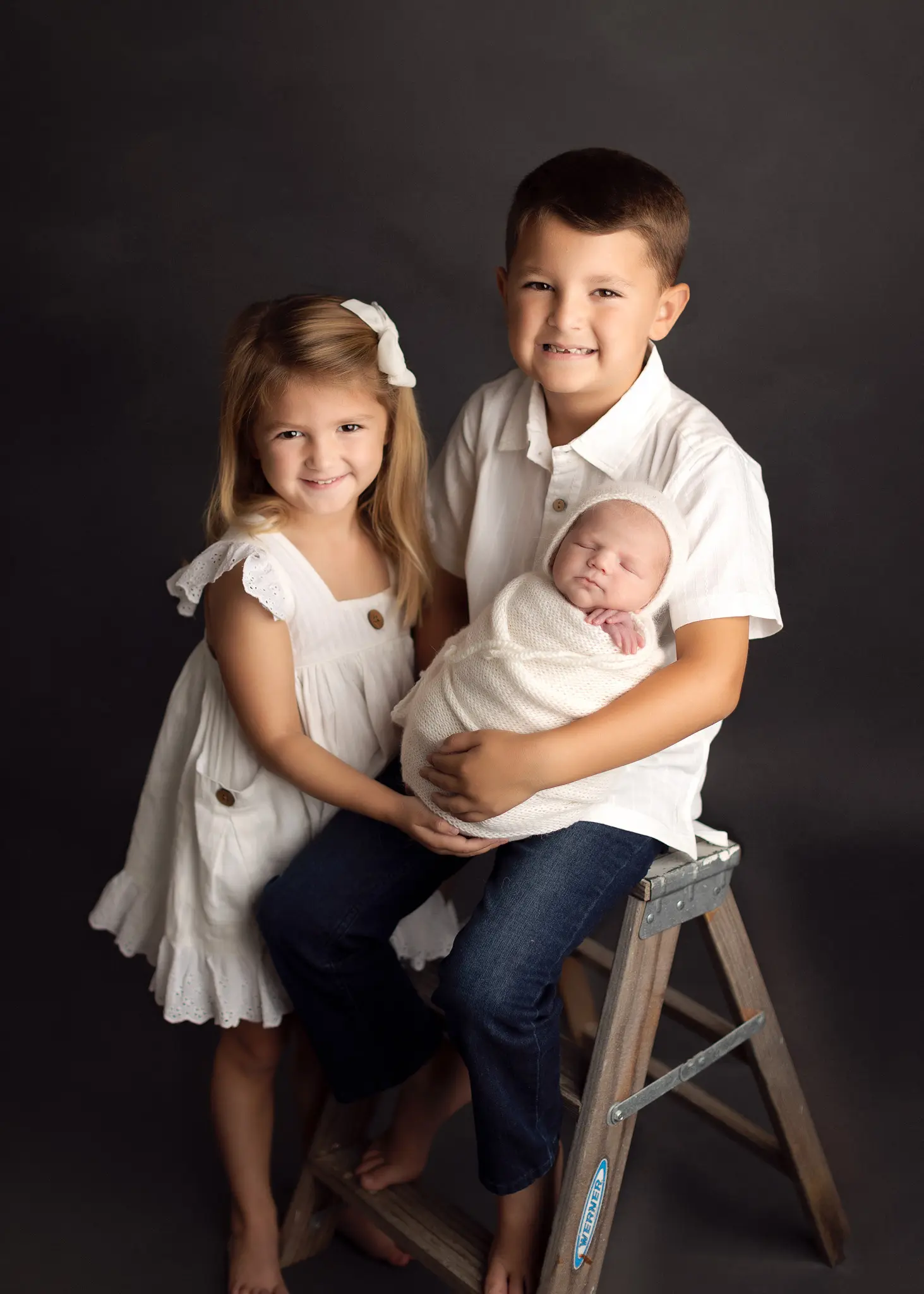 Luxury-portraits-baby-siblings-boy-newborn-session-frisco-tx-Oshey-Vargas-photography-08