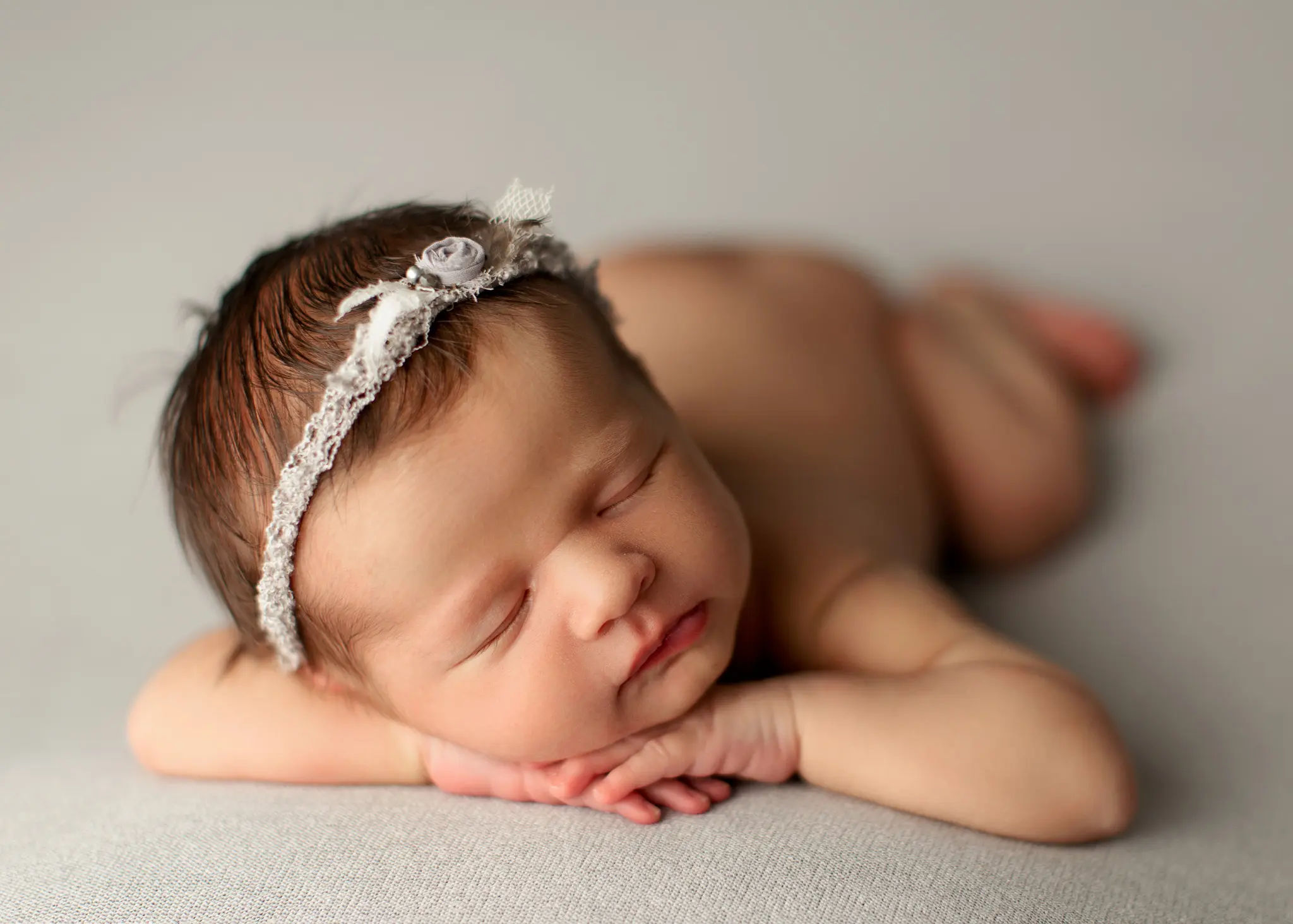 Newborn-session-baby-girl-family-pink-studio-luxury-Oshey-Vargas-photography-Mckinney-tx-02