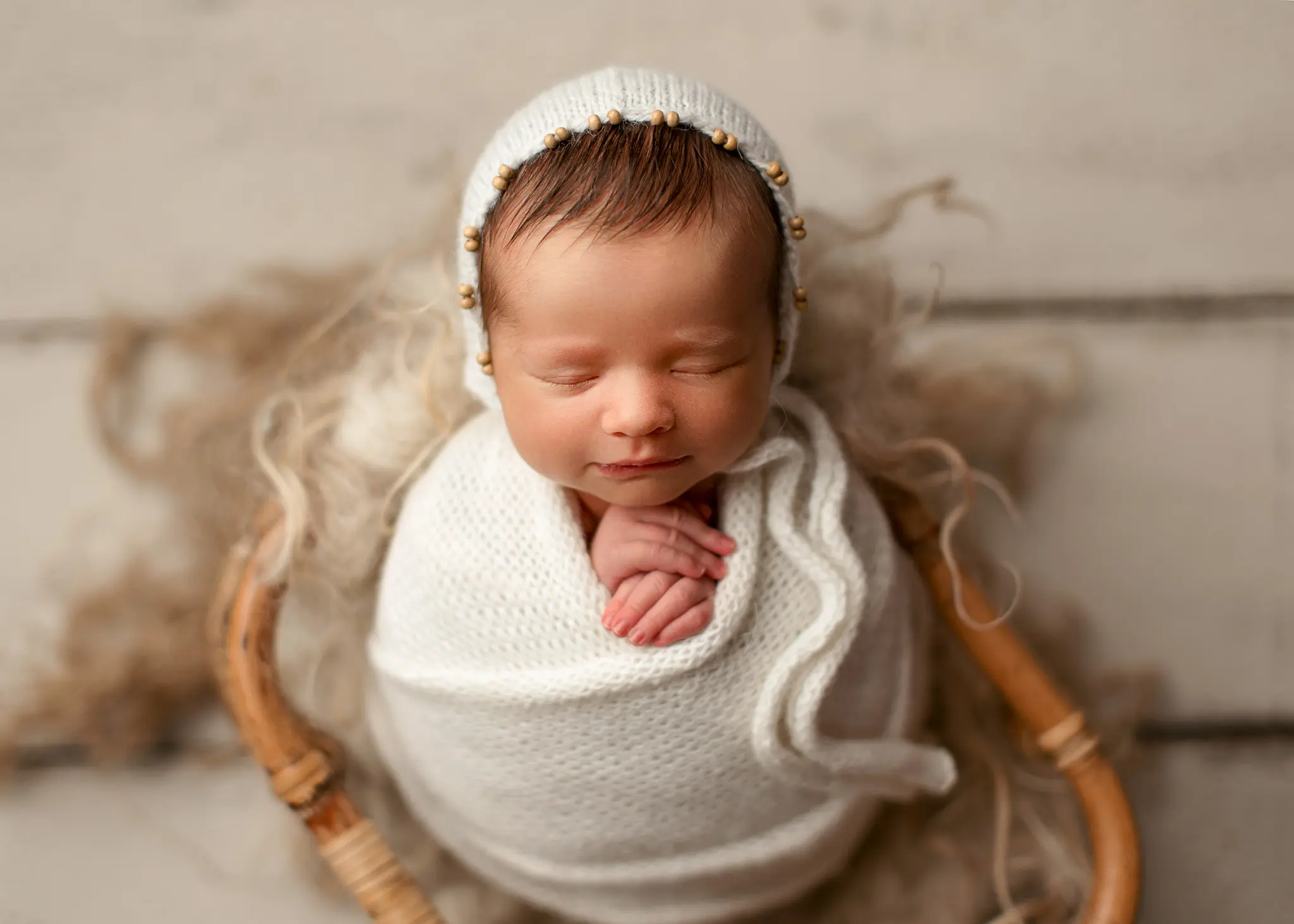 Newborn-session-baby-girl-family-pink-studio-luxury-Oshey-Vargas-photography-Mckinney-tx-09