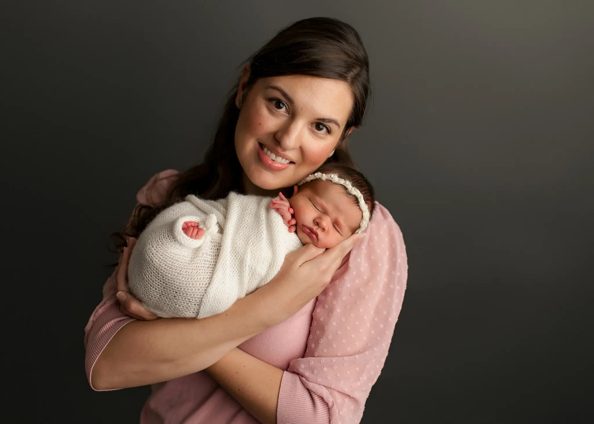 Newborn-session-baby-girl-family-pink-studio-luxury-Oshey-Vargas-photography-Mckinney-tx-13