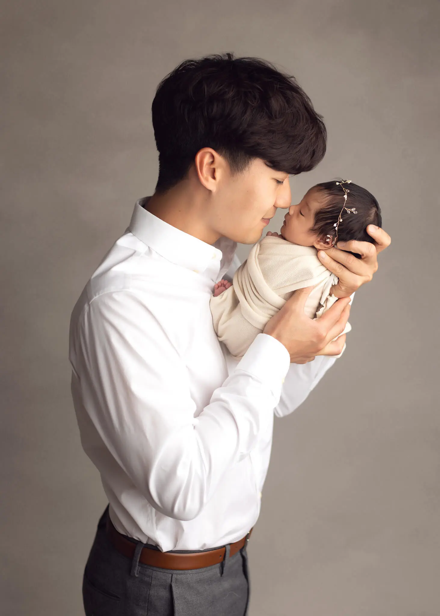 family-newborn-baby-session-studio-luxury-newborn-photography-oshey-vargas-photography-tx-dallas-dfw-06