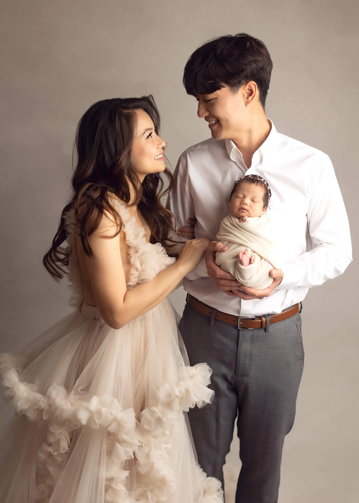 family-newborn-baby-session-studio-luxury-newborn-photography-oshey-vargas-photography-tx-dallas-dfw-09