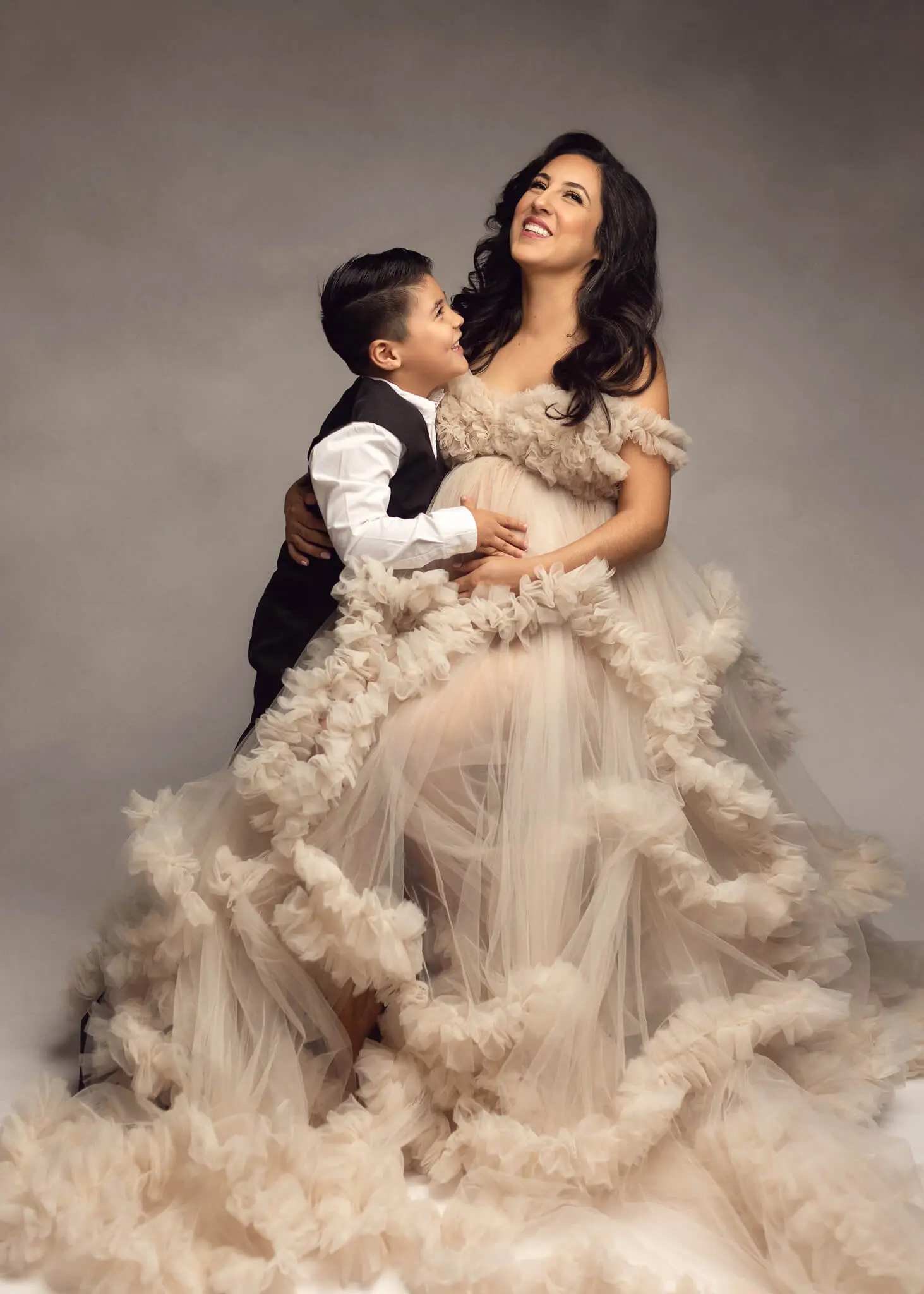 Maternity-session-expecting-mom-empowering-studio-luxury-gown-tx-dallas-frisco-mckinney-oshey-vargas-photography-05