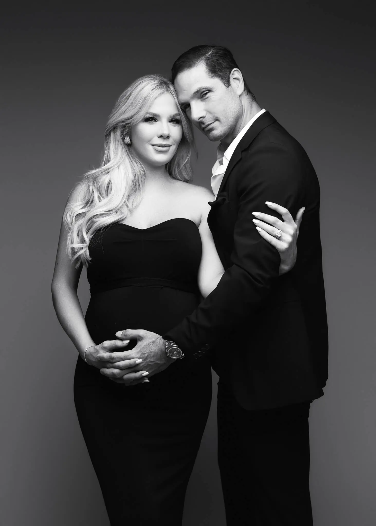 Studio-pregnancy-motherhood-mom-bump-fashion-modern-luxury-photographer-dfw-dallas-fort-worth-lewisville-tx-oshey-vargas-photography-maternity-session-15