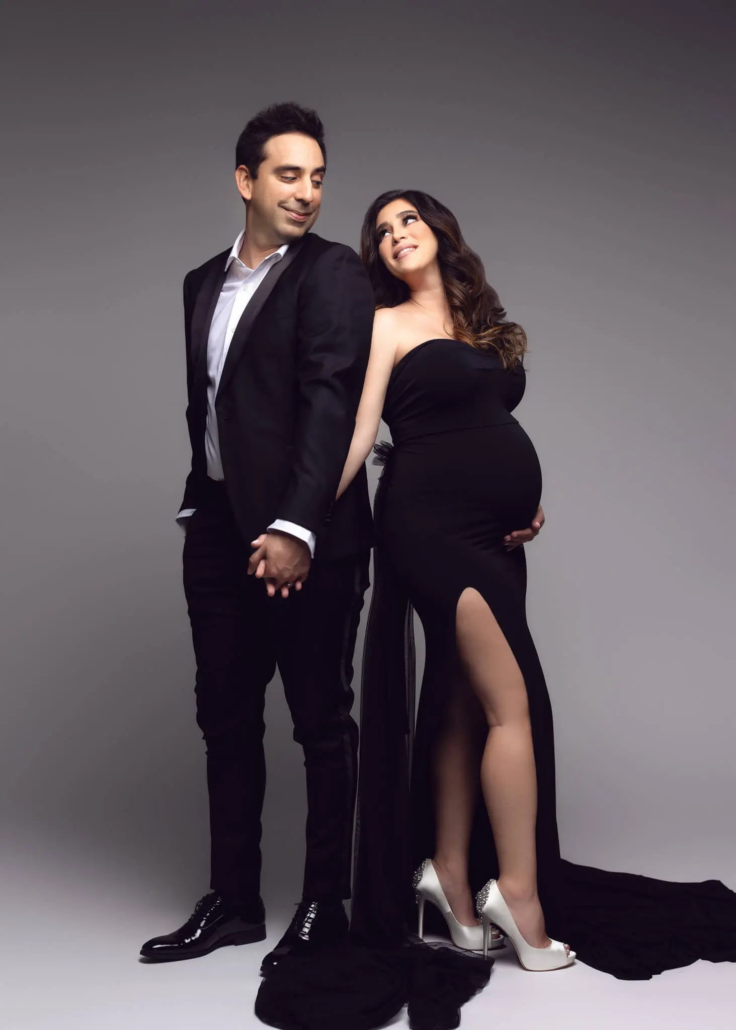 Maternity-session-dfw-dallas-fort-worth-lewisville-tx-oshey-vargas-photography-baby-bump-studio-luxury-gowns-pregnancy-pregnant-41