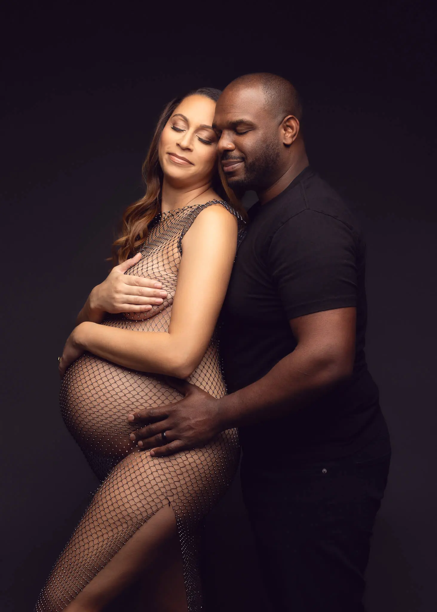 oshey-vargas-photography-dallas-tx-fort-worth-bump-expecting-baby-luxury-studio-maternity-session-05
