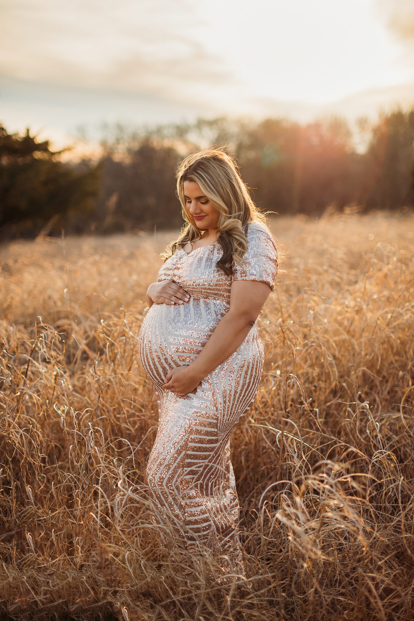 Maternity-session-pregnant-mom-baby-bump-field-golden-hour-Mckinney-texas-oshey-vargas-photography-02
