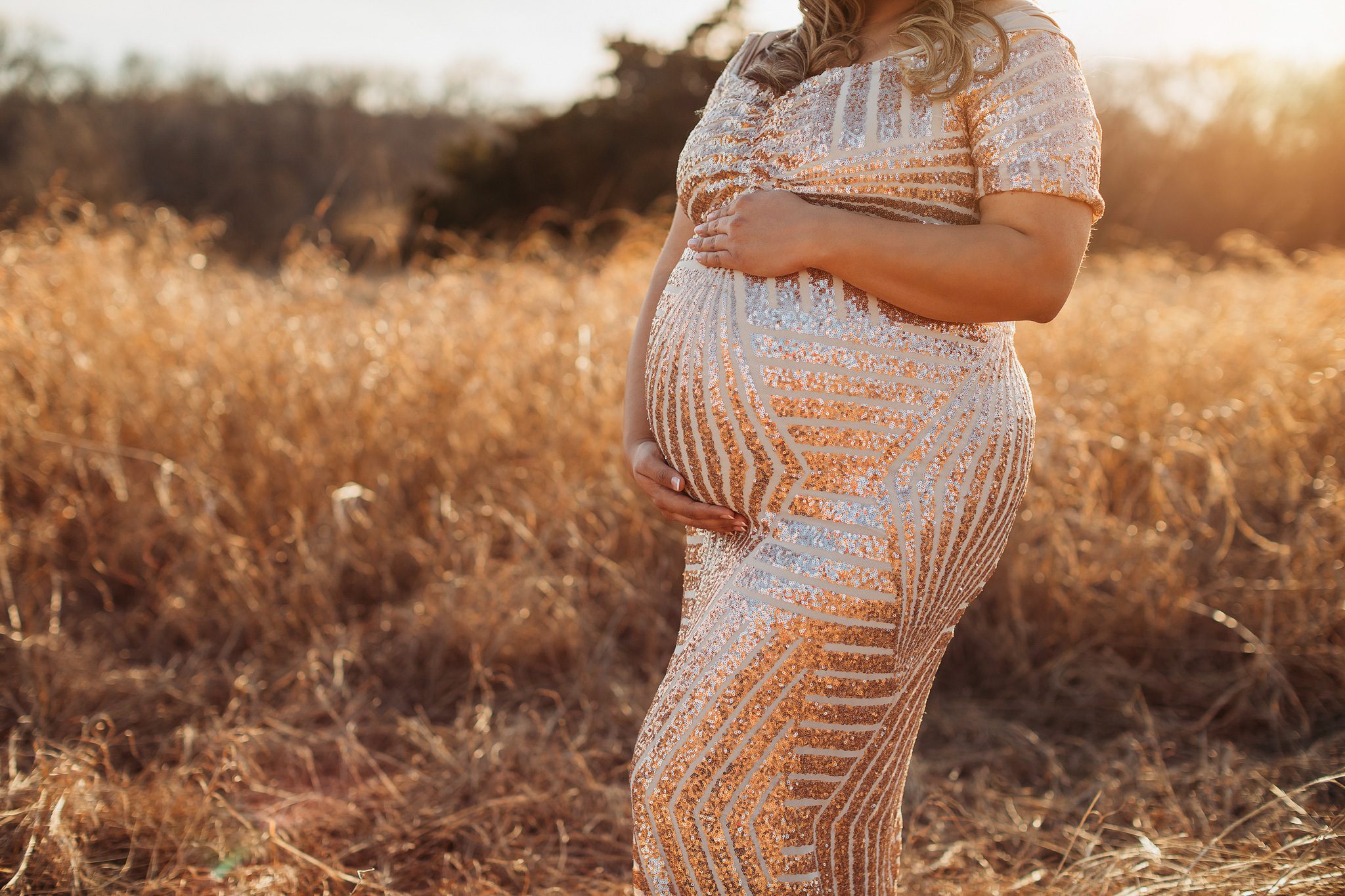Maternity-session-pregnant-mom-baby-bump-field-golden-hour-Mckinney-texas-oshey-vargas-photography-05