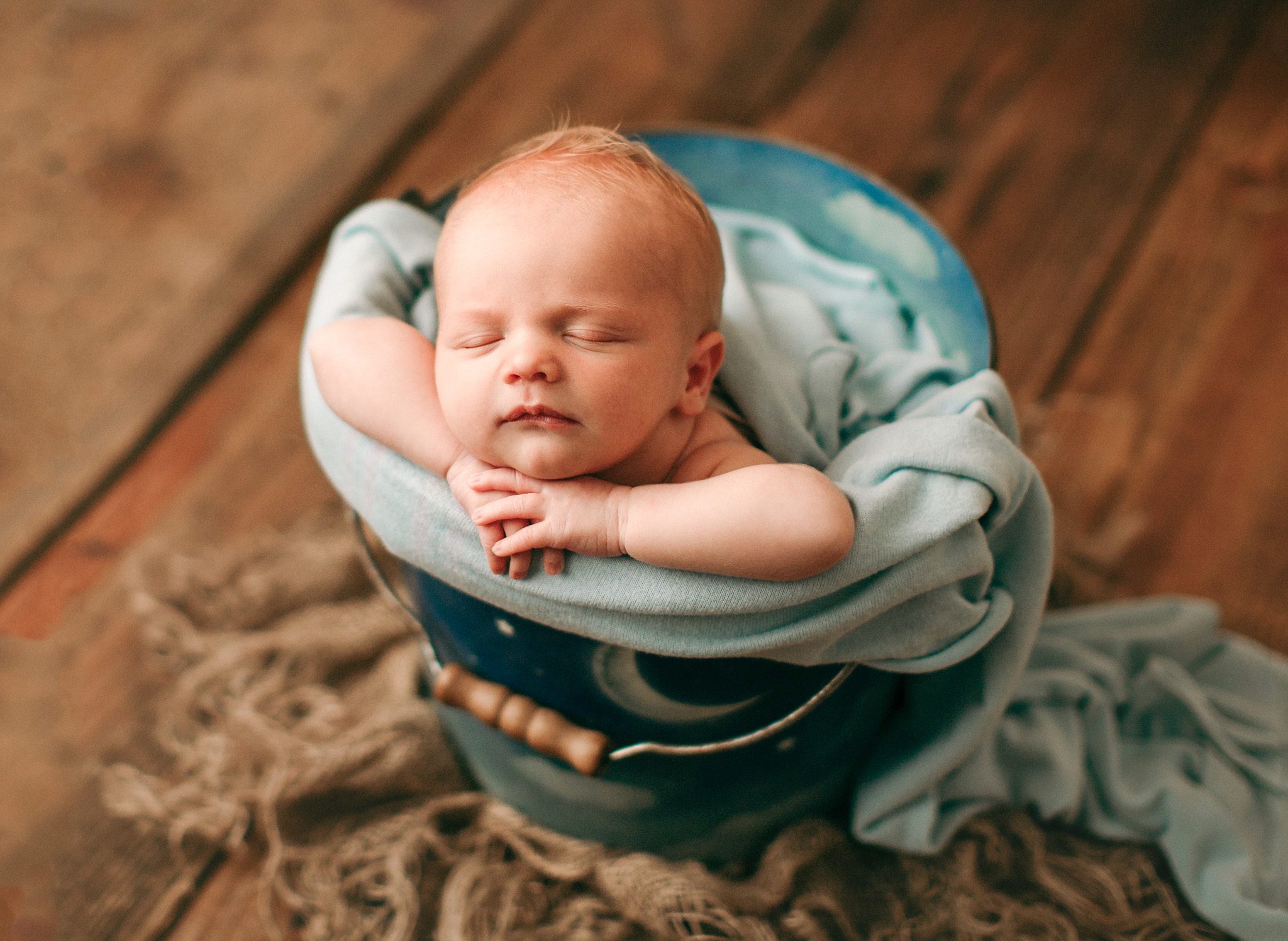 mckinney-texas-newborn-session-sleeping-baby-bucket-portraits-boy-oshey-vargas-photography-03