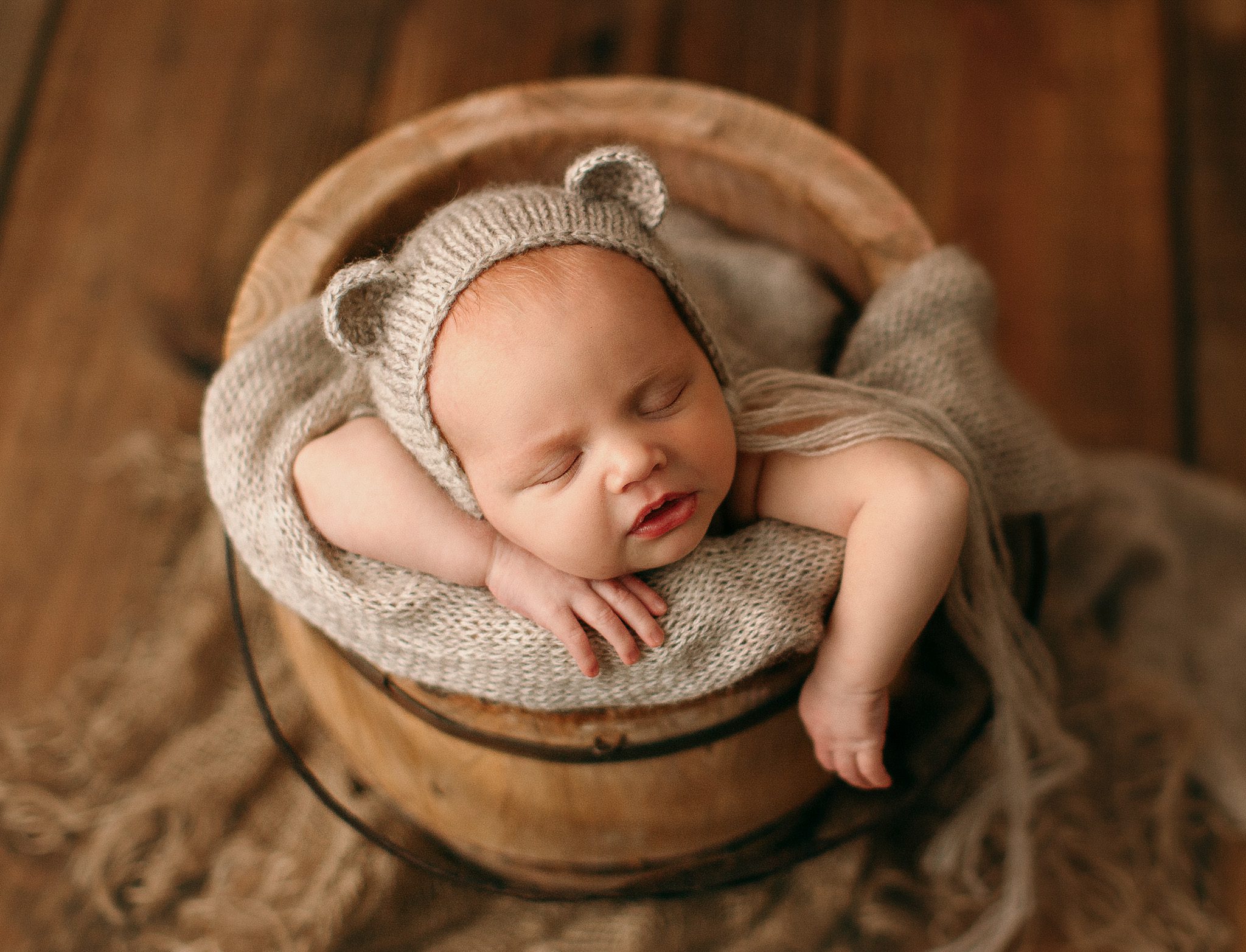 mckinney-texas-newborn-session-sleeping-baby-bucket-portraits-boy-oshey-vargas-photography-04