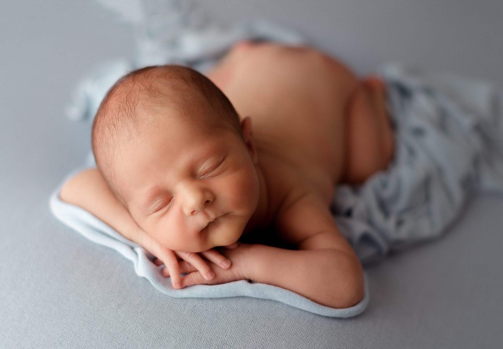 Mckinney-texas-newborn-session-oshey-vargas-photography-baby-boy-blue-portraits-studio-02