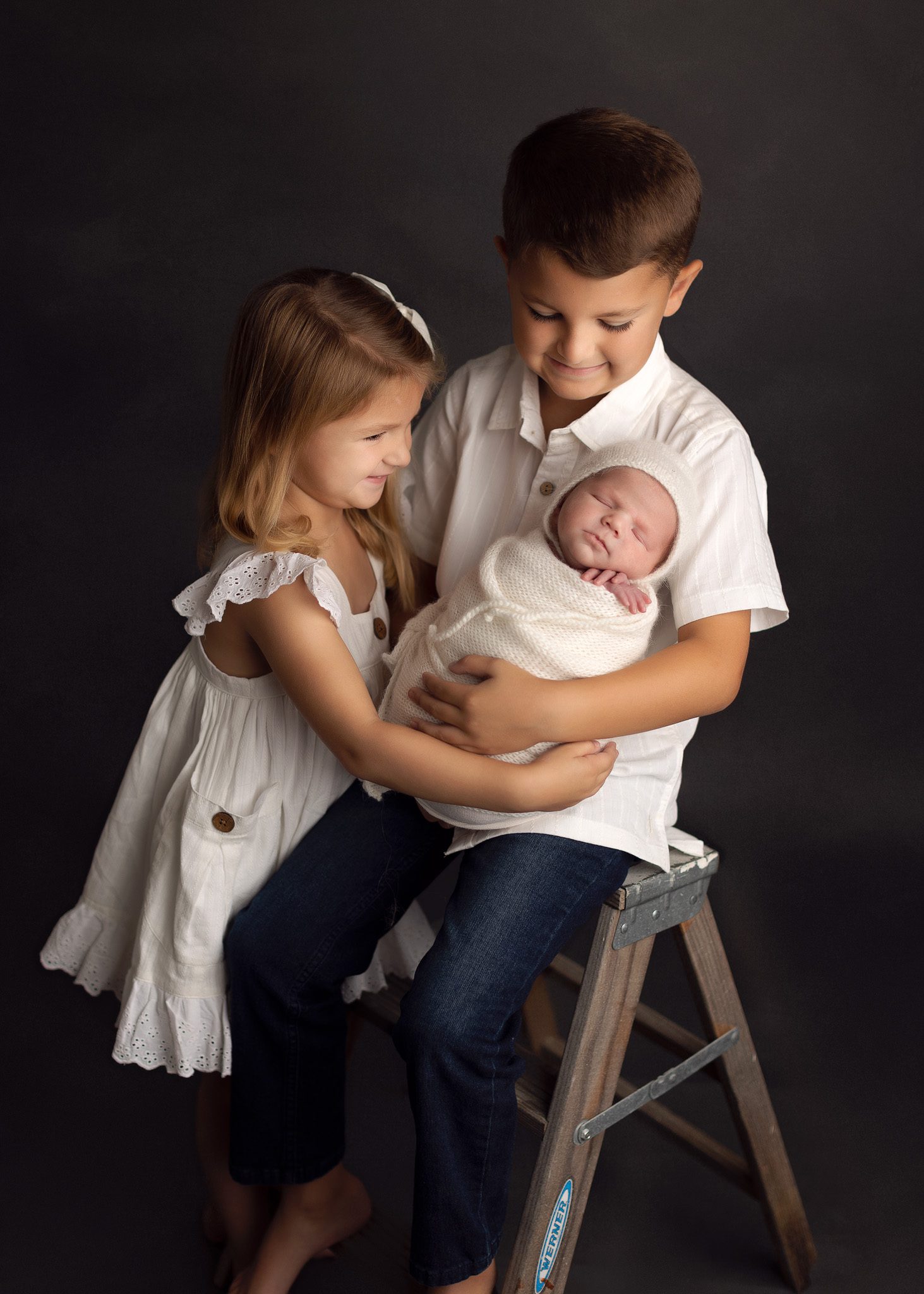 Luxury-portraits-baby-siblings-boy-newborn-session-frisco-tx-Oshey-Vargas-photography-10