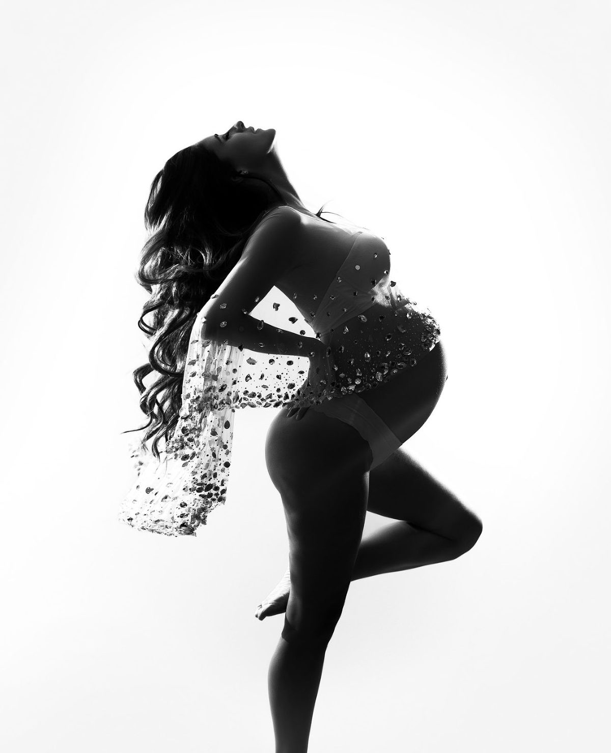 32 Creative Maternity Photoshoot Ideas - Portraits Refined